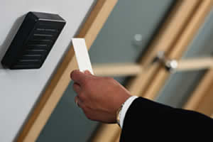 Kit de control de Acceso Monterrey – 4 puertas con Lectora, Chapas y Botones